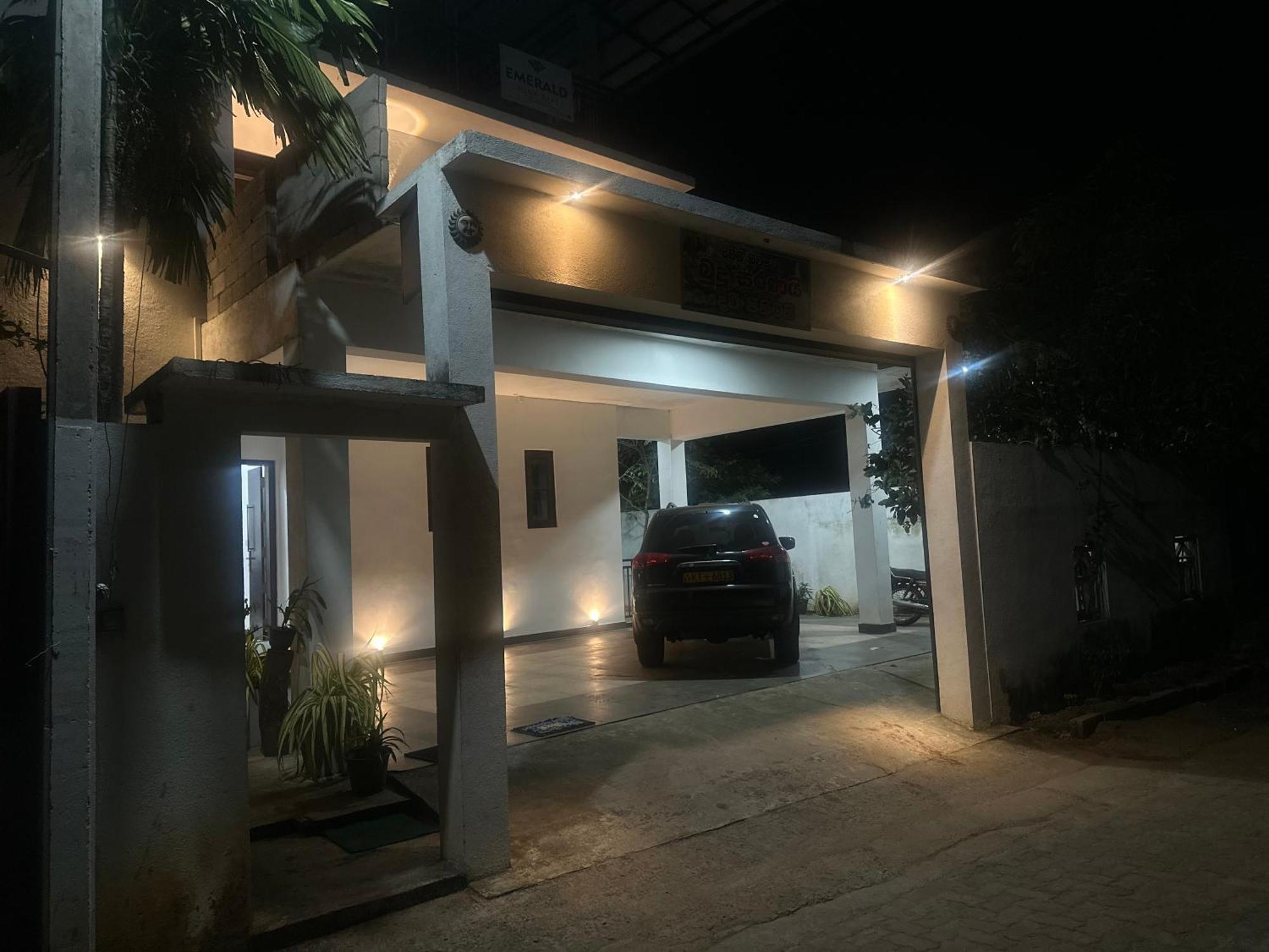 Emerald Home Stay Anuradhapura Exterior photo